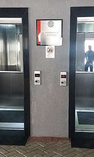 elevador comercial