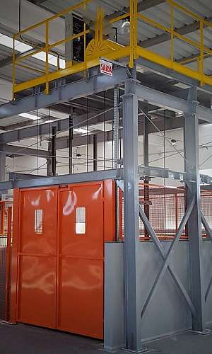 Elevador de carga industrial